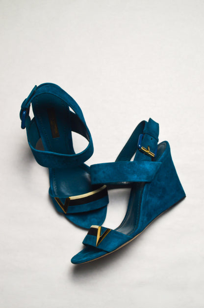 Blue Velvet Louis Vuitton Sandals with black and white stripes